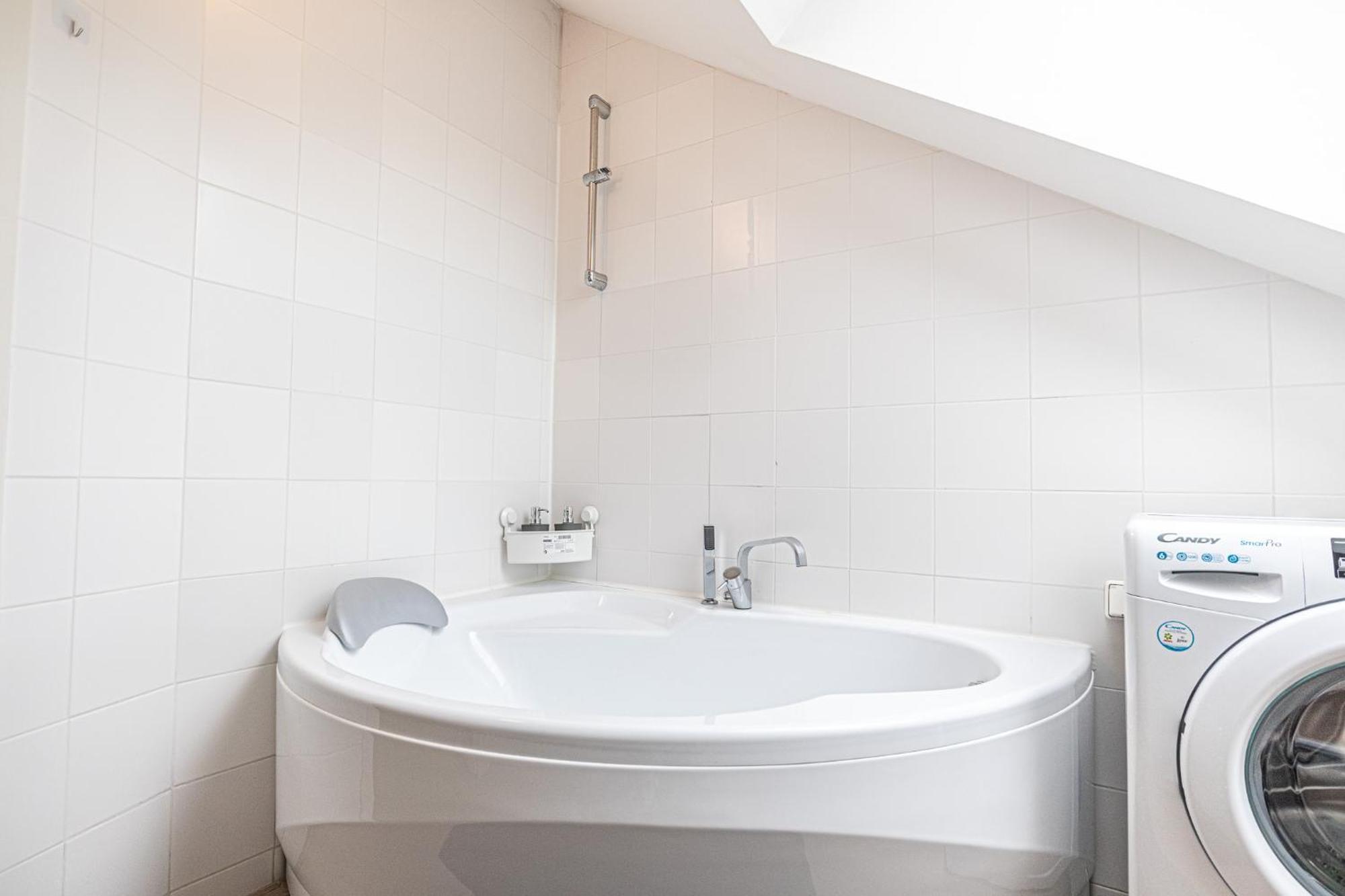 Airy Attic Apt.: Stylish Studio At Penzing Area Wien Eksteriør bilde