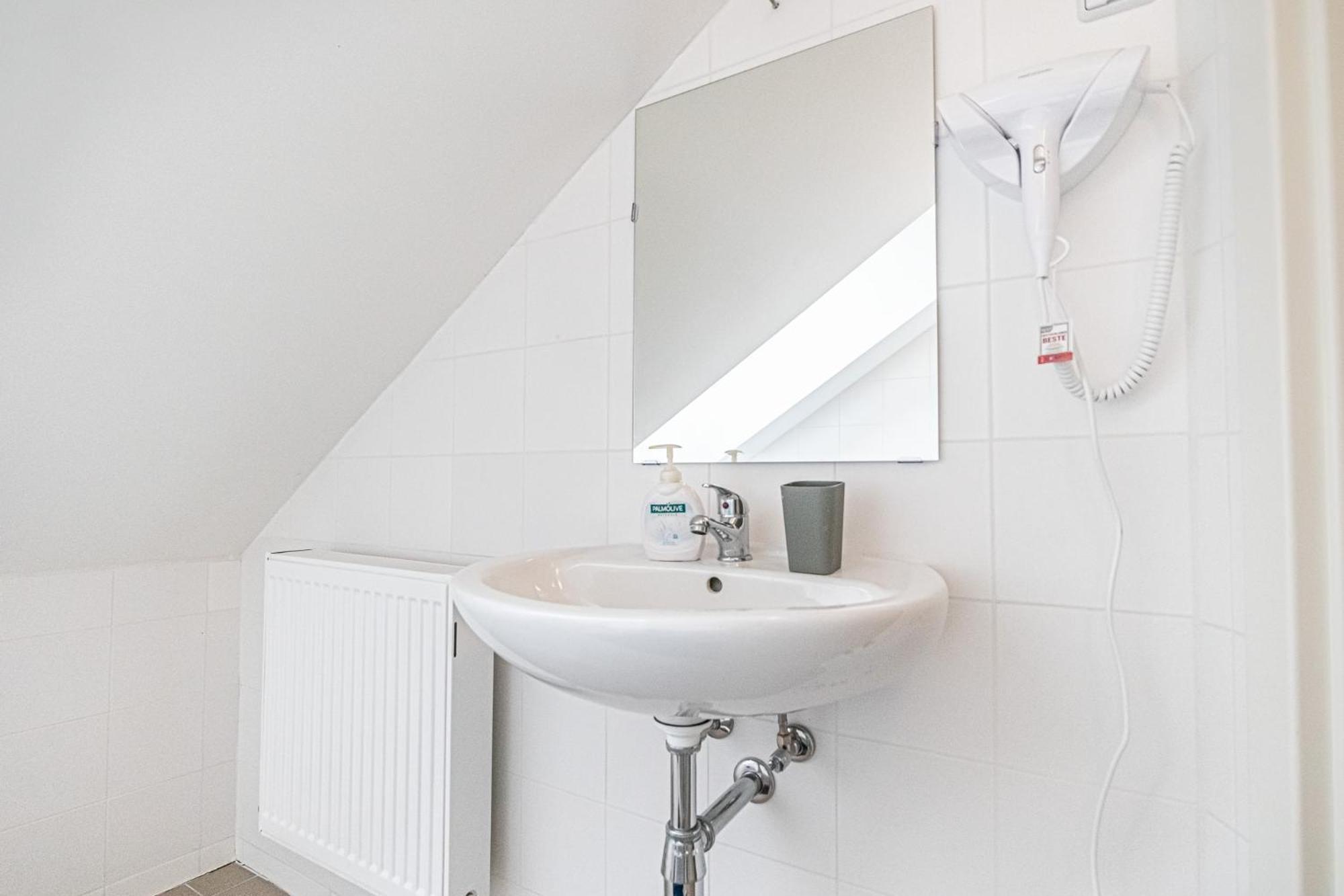 Airy Attic Apt.: Stylish Studio At Penzing Area Wien Eksteriør bilde